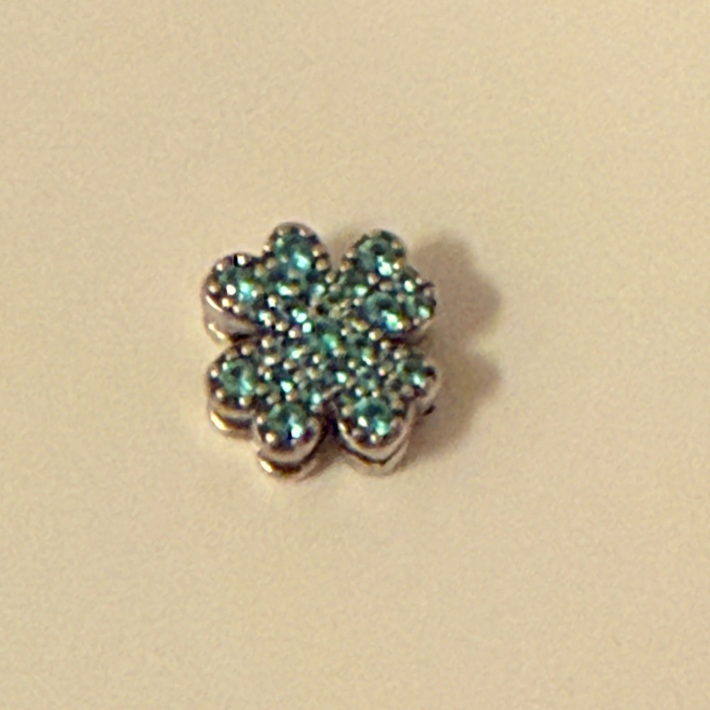 Four Leaf Clover
Sterling Silver Reflexions Four Leaf Clover with Green Crystal